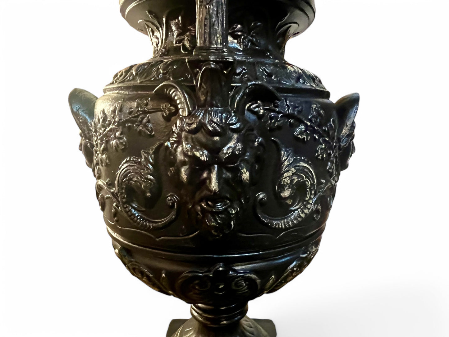 Early 20th century English renaissance stye terracotta urn